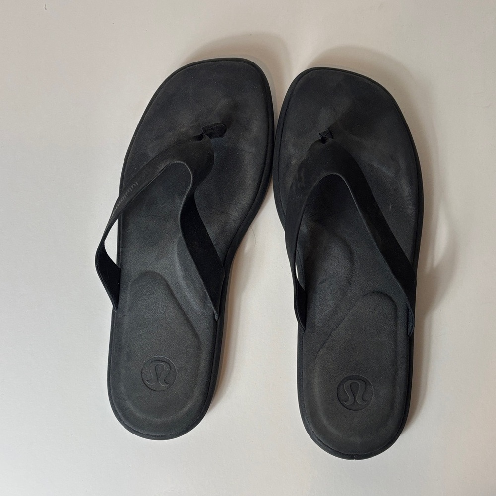 lululemon athletica Black Sandals Flip Flops Size 9 - Picture 2 of 6